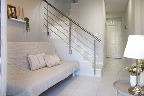 Family Room, Non Smoking, Mezzanine | Living area