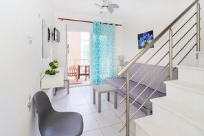 Family Room, Non Smoking, Mezzanine | Ruang tamu