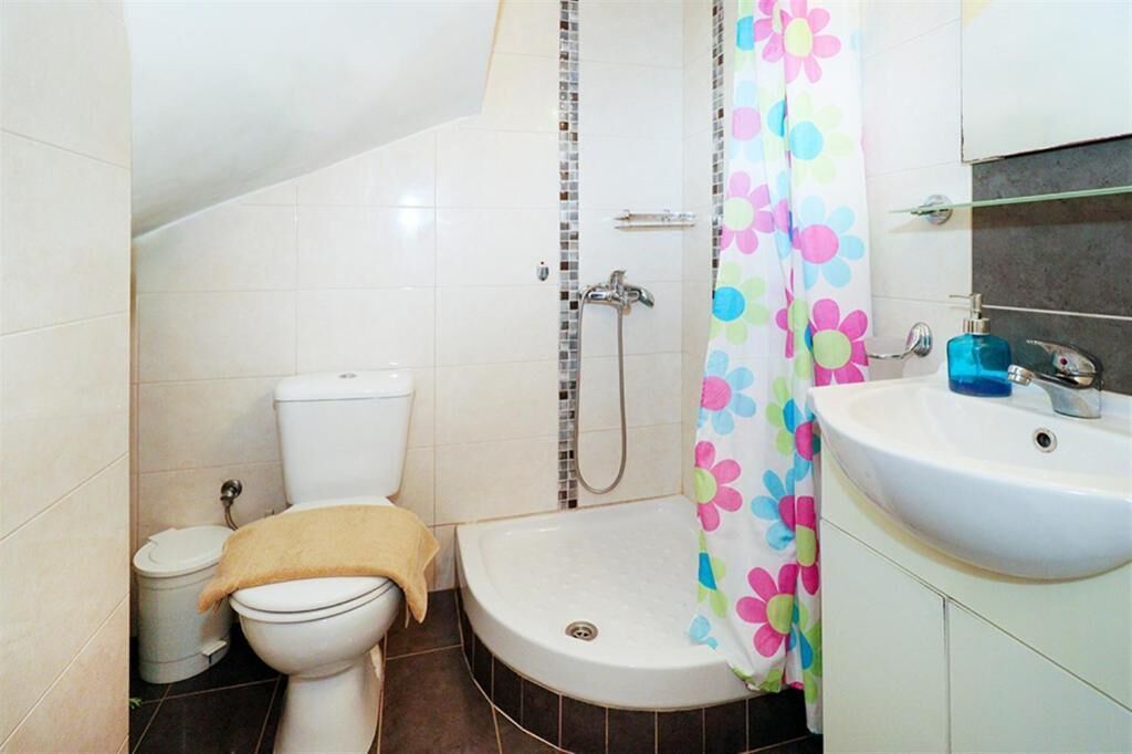 Family Room, Non Smoking, Mezzanine | Bathroom | Shower, free toiletries, towels, soap