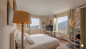 5 bedrooms, desk, iron/ironing board, free WiFi - Villa Soleil d'Été Pool & View YourHostHelper (Sainte-Maxime)