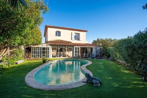 A heated pool - Villa Soleil d'Été – Heated Pool Near Beaches and Sainte-Maxime Center (Sainte-Maxime)