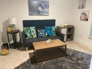 Living area - DELIGHTFUL  STUDIO RIGHT OFF HEATED POOL! (Punta Gorda)