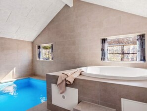 Hus | Pool | Indendørs pool, udendørs pool