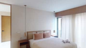 3 bedrooms, desk, iron/ironing board, free WiFi