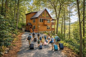 Exterior - Luxury Cabin 1000 ft to Gatlinburg + all amenities (Gatlinburg)