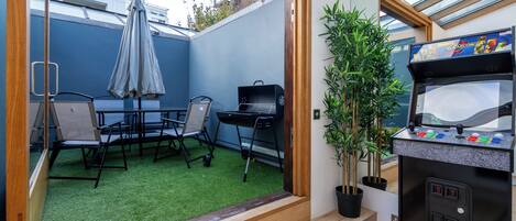 Departamento Deluxe, vista a la ciudad | Restaurante al aire libre