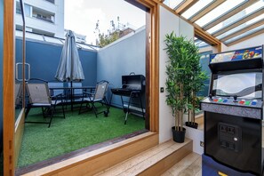 Deluxe-Apartment, Stadtblick | Speisen im Freien