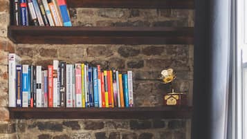 Traditional Apartment, City View | Interior