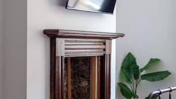 Appartement Confort, vue ville | Bureau, espace de travail pour ordinateur portable, rideaux occultants