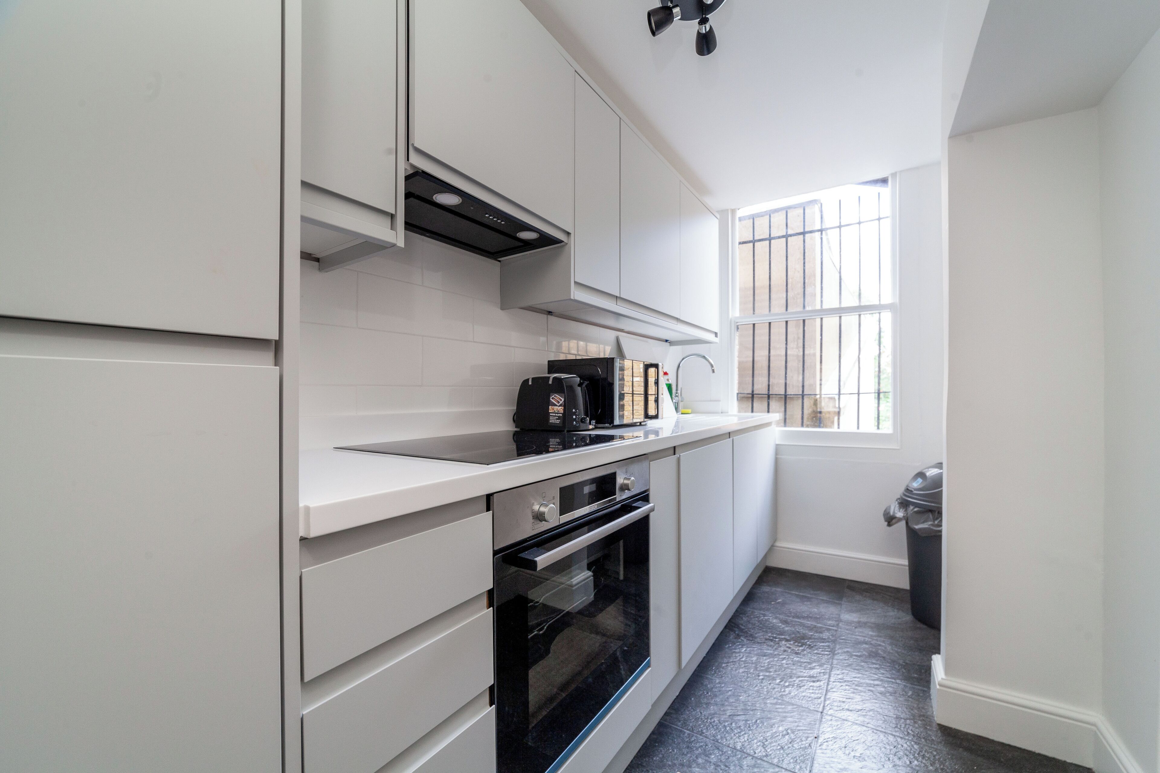 Comfort Apartment, City View | Private kitchen | Full-size fridge, microwave, oven, stovetop