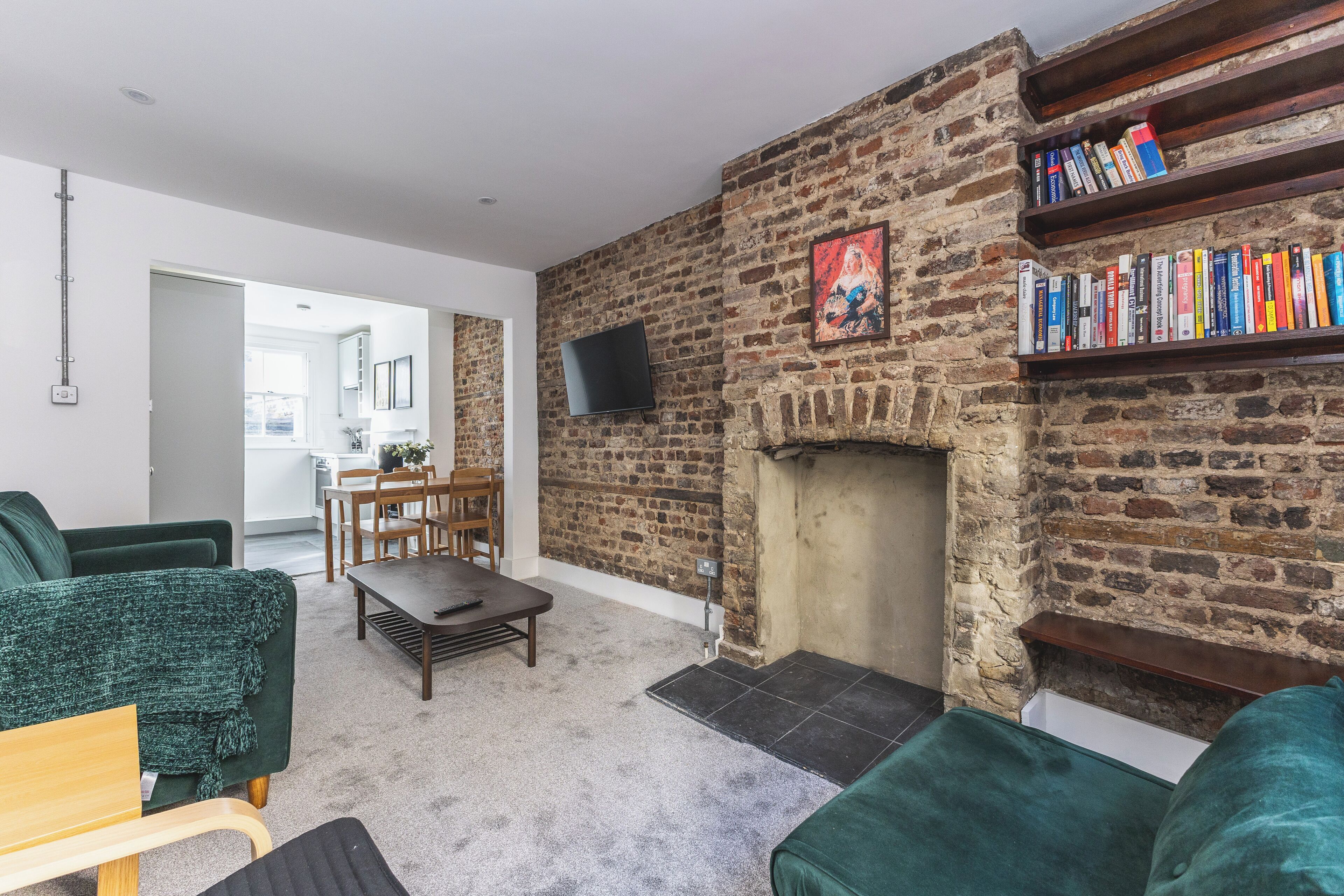 Traditional Apartment, City View | Living area | 40-inch Smart TV with cable channels, Netflix, streaming services