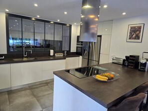 Dishwasher - Les Cepedes Villa contemporaine haut de gamme (Sainte-Maxime)