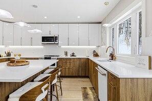 Mikrobølgeovn, ovn, kogeplade, opvaskemaskine