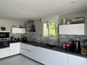 Private kitchen - House with pool (Golbey)