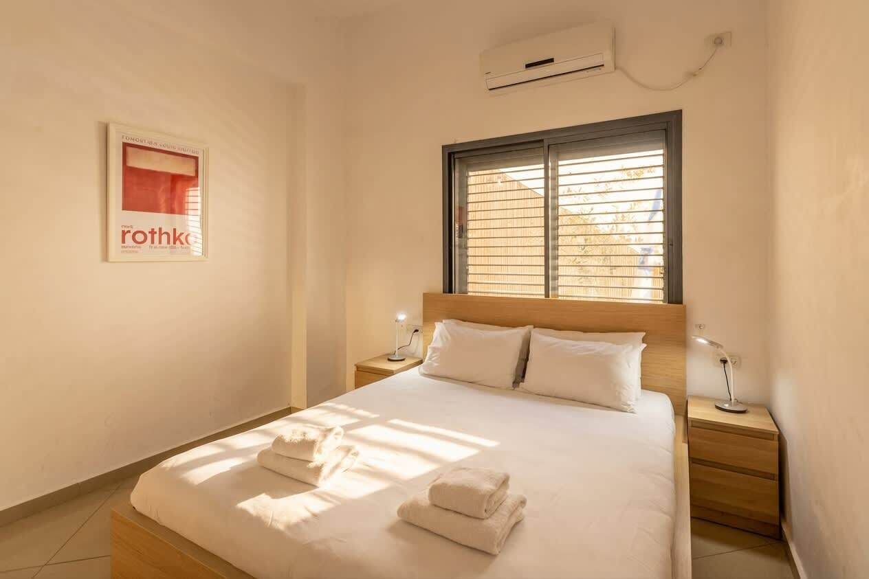 Desk, iron/ironing board, travel crib, WiFi