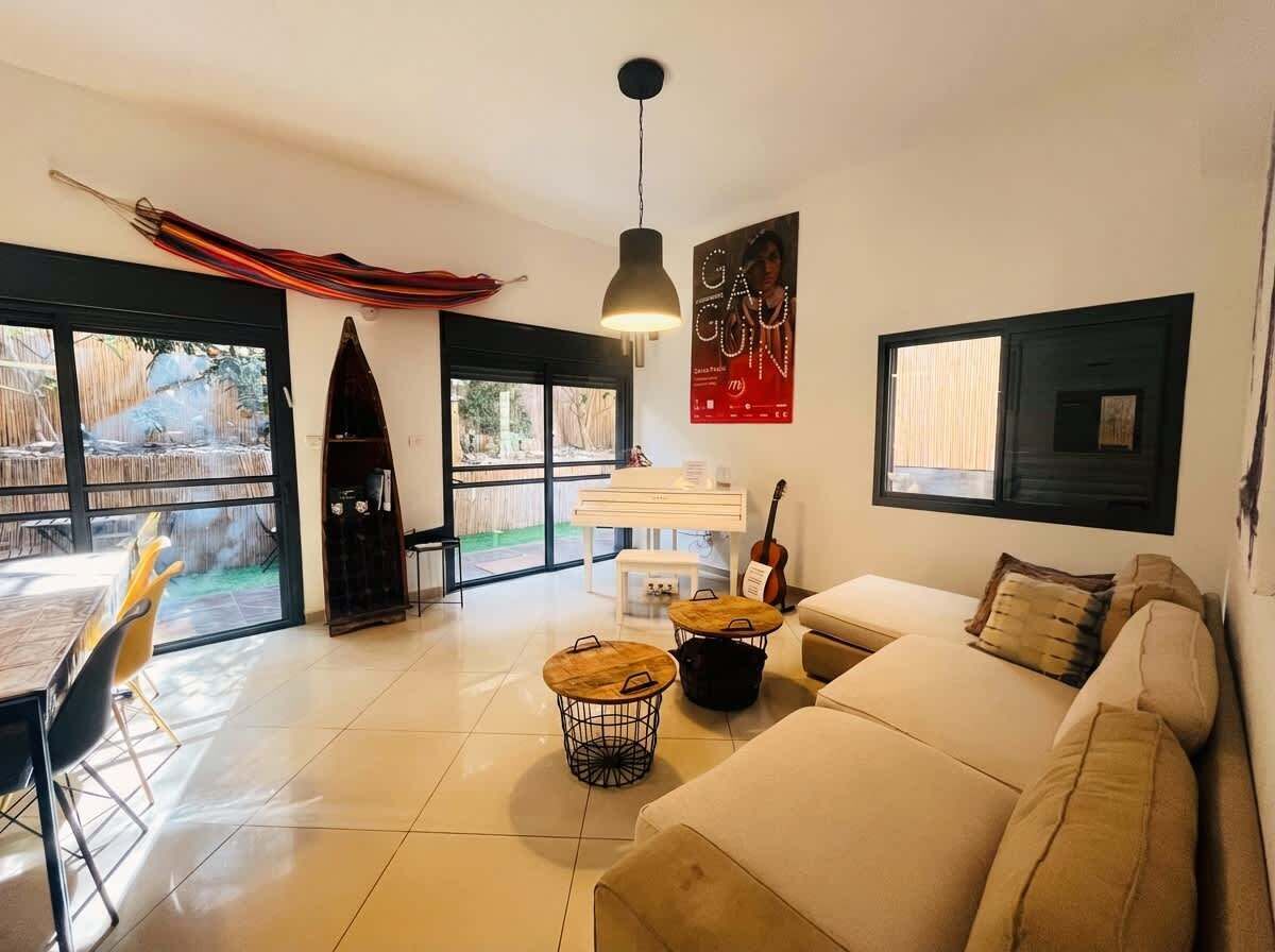 Televisión y oficina 