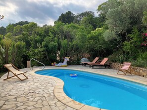 Outdoor pool, a heated pool - Spacious family house with heated pool - 500 m to the center of Les Arcs (Les Arcs)