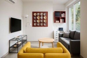 TV, offices - Charm & Green 1BR TLV - Beachside | By SweetyGuest (Tel Aviv-Yafo)
