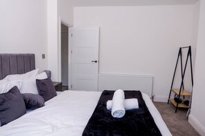 Strykjärn/strykbräda, wi-fi och sängkläder