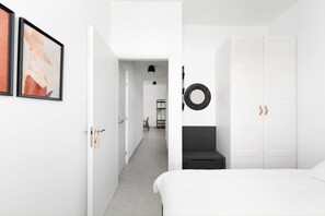 Iron/ironing board, travel crib, WiFi, bed sheets - #Beachfront 2BR w/Terrace in TLV | By SweetyGuest (Tel Aviv-Yafo)