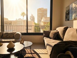 TV, offices - Stunning #TLV Rooftop 3BR/2BA | By SweetyGuest (Tel Aviv-Yafo)