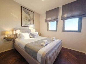 Iron/ironing board, travel cot, WiFi, bed sheets - High-End 3BR – Panoramic JLM & Western Wall Views (Jerusalem)