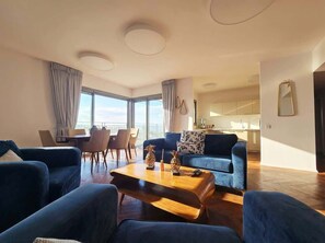 TV, offices - High-End 3BR – Panoramic JLM & Western Wall Views (Jerusalem)