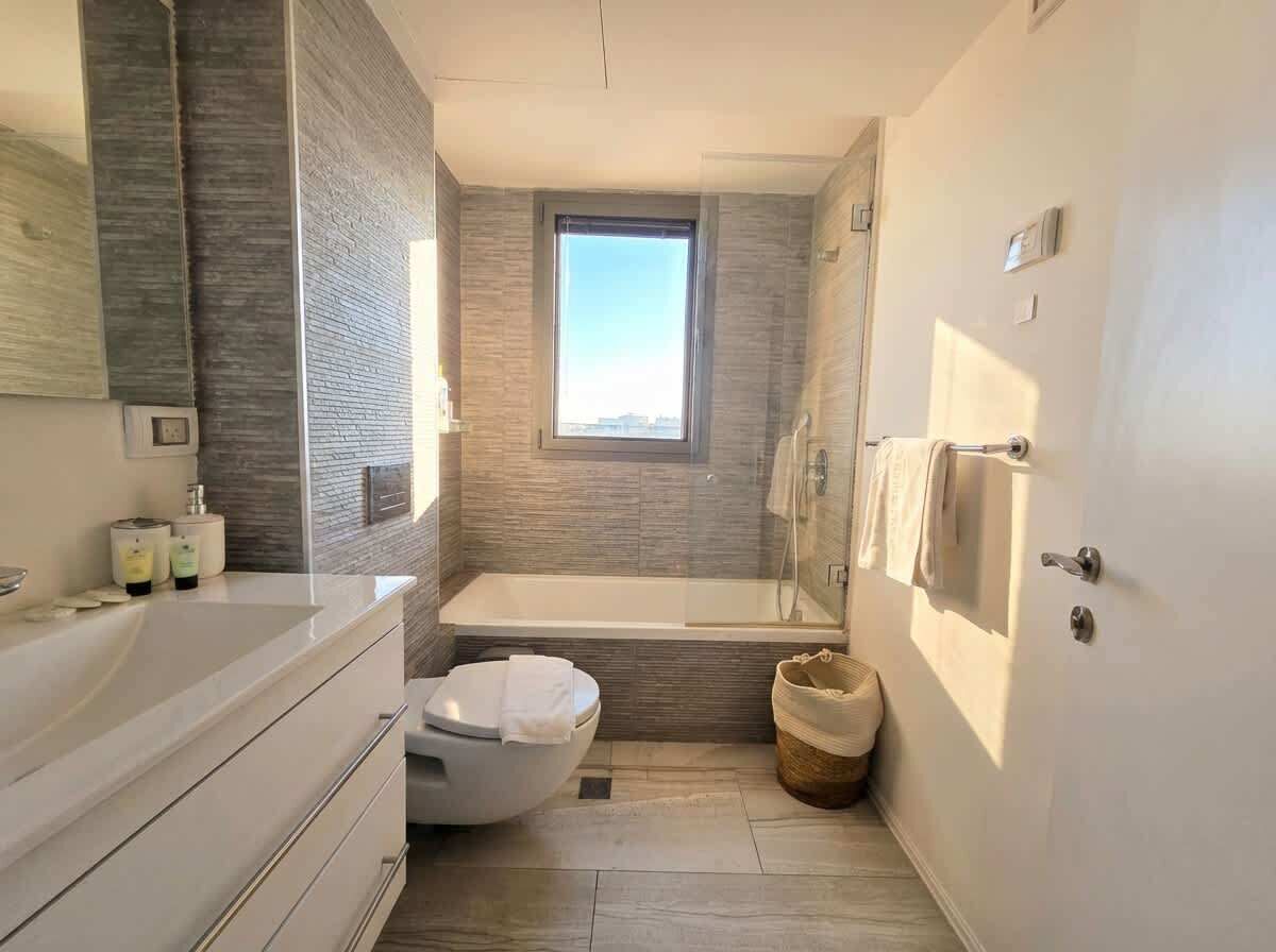 Dusche, Haartrockner, Shampoo