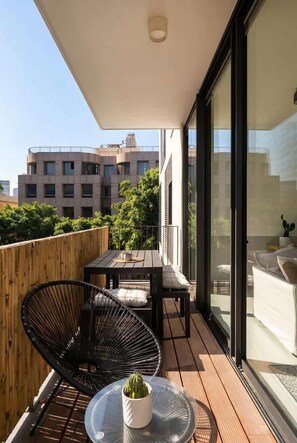 Outdoor dining - MAMAD ! Seaside 2BR w/Terrace TLV | By SweetyGuest (Tel Aviv-Yafo)