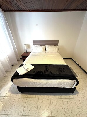 WiFi, bed sheets - Colonial Experience - Bogota Complete (Bogotá)