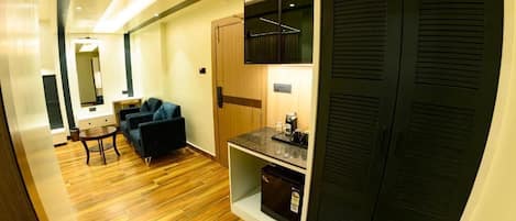 Luxury Studio, City View | Interior