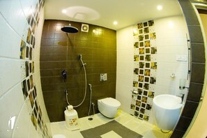 ห้องดีลักซ์ดับเบิลหรือทวิน, วิวเมือง | ห้องน้ำ | ข องใช้ในห้องน้ำฟรี, ไดร์เป่าผม, ผ้าเช็ดตัว, สบู่