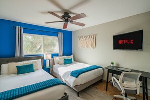 4 bedrooms, iron/ironing board, free WiFi, bed sheets - Walk to Old Town! Pool, Arcade & Mini Golf - 6 beds (Scottsdale)