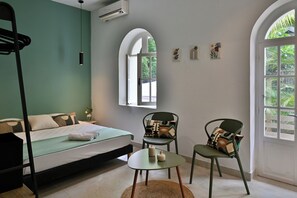 Schreibtisch, Bügeleisen/Bügelbrett, Internetzugang, Bettwäsche