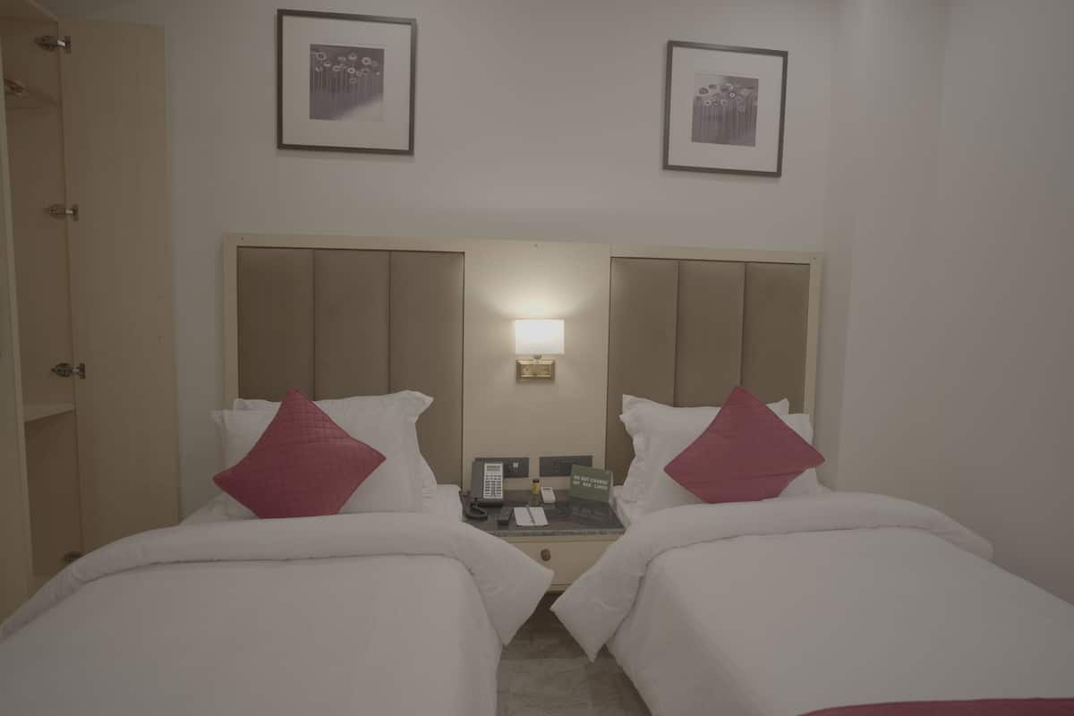 Superior Twin Room, 2 Bedrooms, No Windows | Memory-foam beds, laptop workspace, rollaway beds, free WiFi