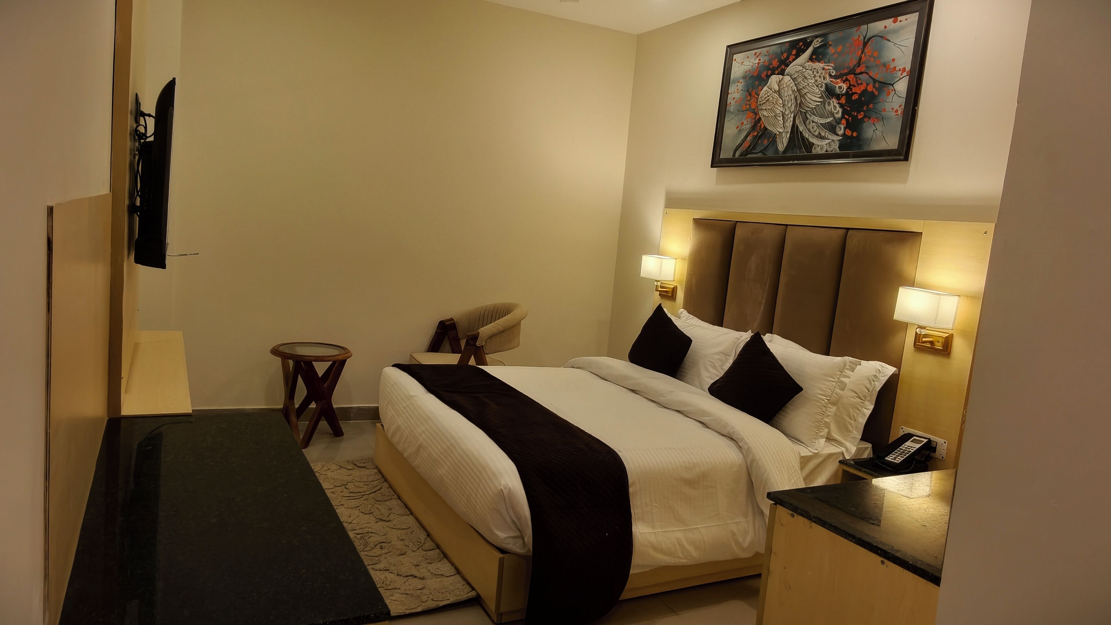 مساحة عمل للكمبيوتر المحمول وواي فاي مجانًا وملاءات أسرّة