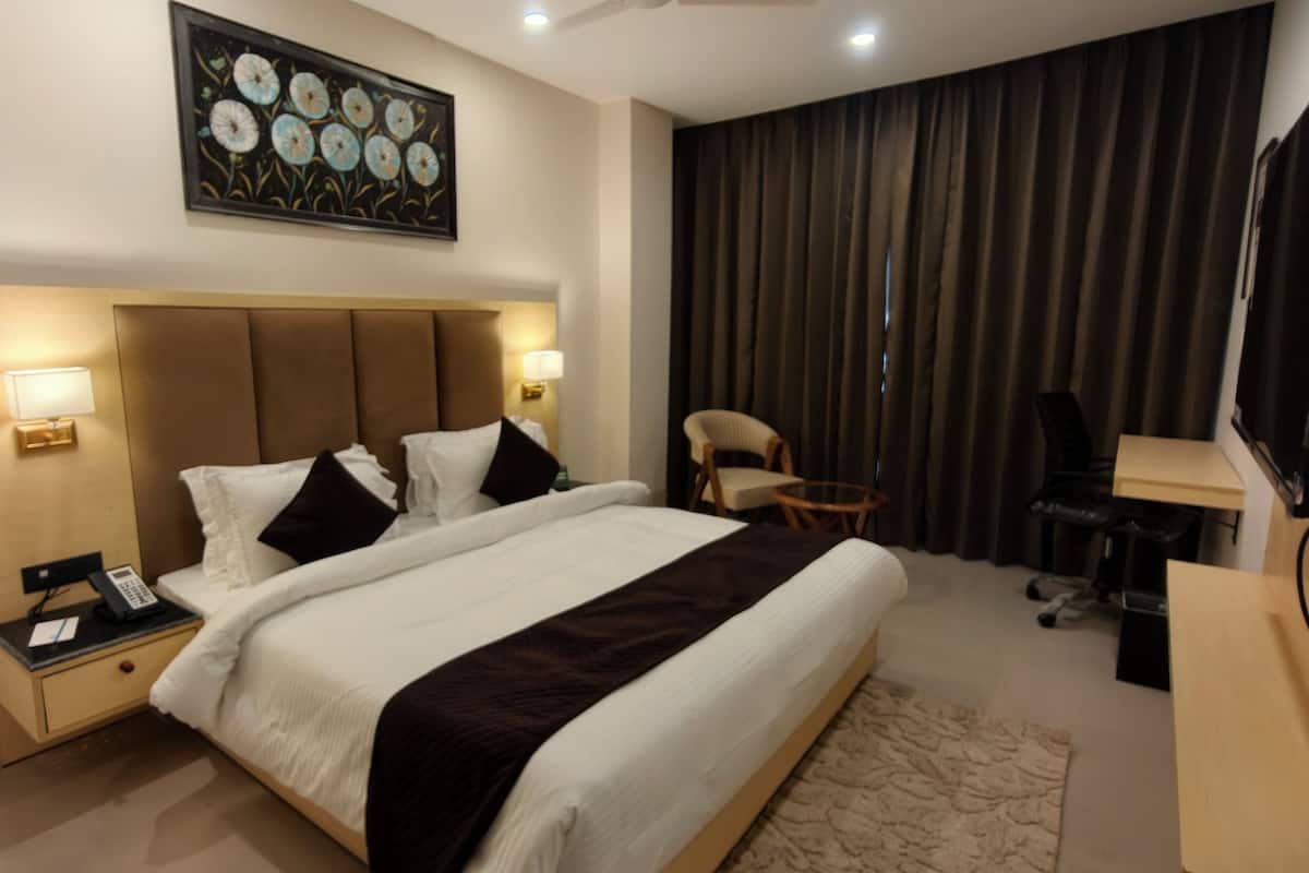 Premium Room | Memory-foam beds, laptop workspace, rollaway beds, free WiFi