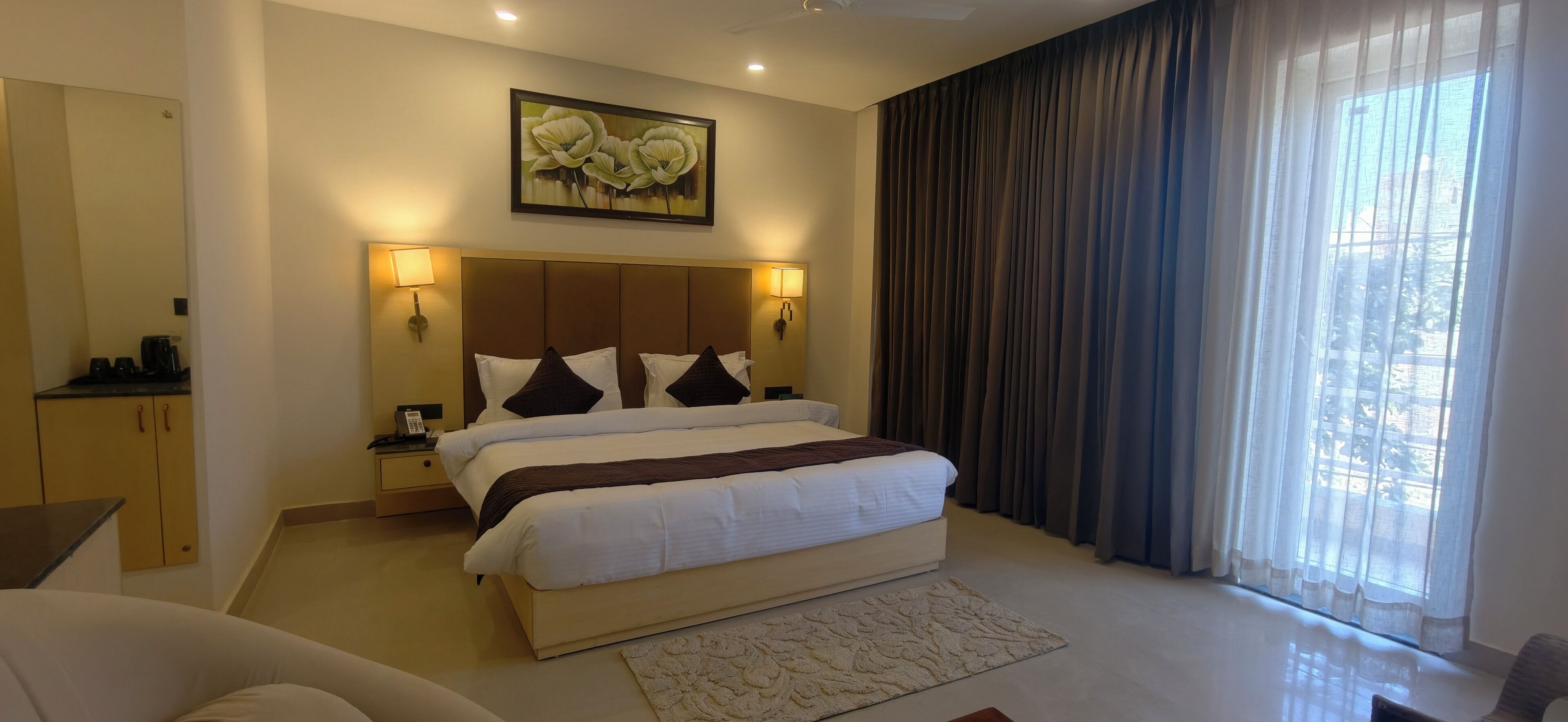 Chambre Double Confort, balcon, vue ville | Espace de travail pour ordinateur portable, Wi-Fi gratuit, draps fournis