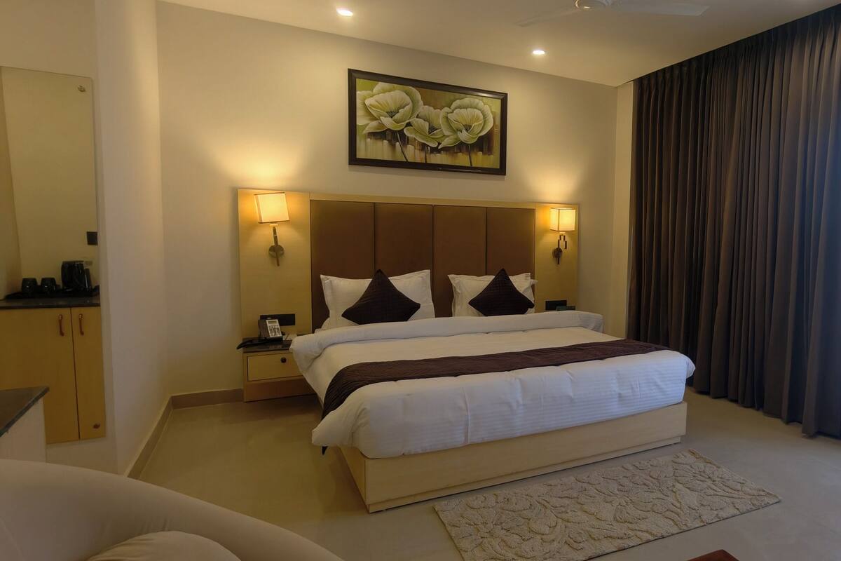 Chambre Double Confort, balcon, vue ville | Espace de travail pour ordinateur portable, Wi-Fi gratuit, draps fournis