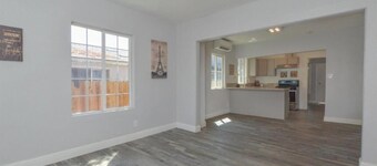 Beautiful 2-bedrooms house in a peaceful Fresno neighborhood. 