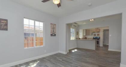 Beautiful 2-bedrooms house in a peaceful Fresno neighborhood.
