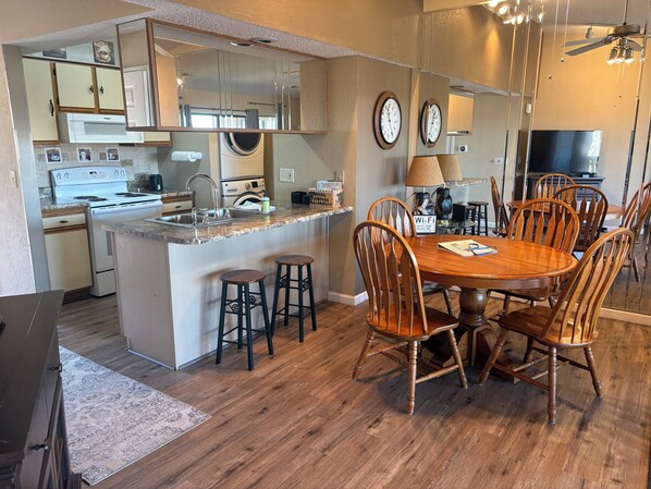 Private kitchen - Cozy 2-bedroom condo in fantastic Pointe Royale Branson location (Branson)