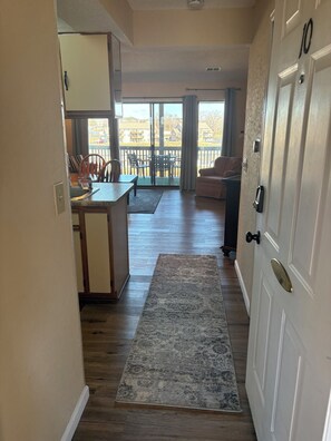 Interior - Cozy 2-bedroom condo in fantastic Pointe Royale Branson location (Branson)