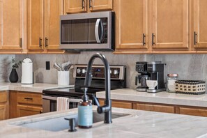 Fridge, microwave, oven, stovetop - 4bdrm Oasis with Private Pool, Hot Tub and Billiards! (Goodyear)