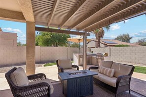 Terrace/patio - 4bdrm Oasis with Private Pool, Hot Tub and Billiards! (Goodyear)