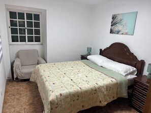 2 bedrooms, WiFi, bed sheets - Caminho da Praia Apartment (Praia do Almoxarife)