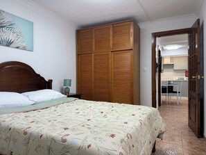 2 bedrooms, WiFi, bed sheets - Caminho da Praia Apartment (Praia do Almoxarife)