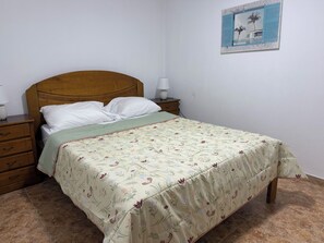 2 bedrooms, WiFi, bed sheets - Caminho da Praia Apartment (Praia do Almoxarife)