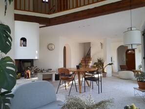 Interior - Character house, between Aix-en-Provence and the Lubéron (Saint-Cannat)