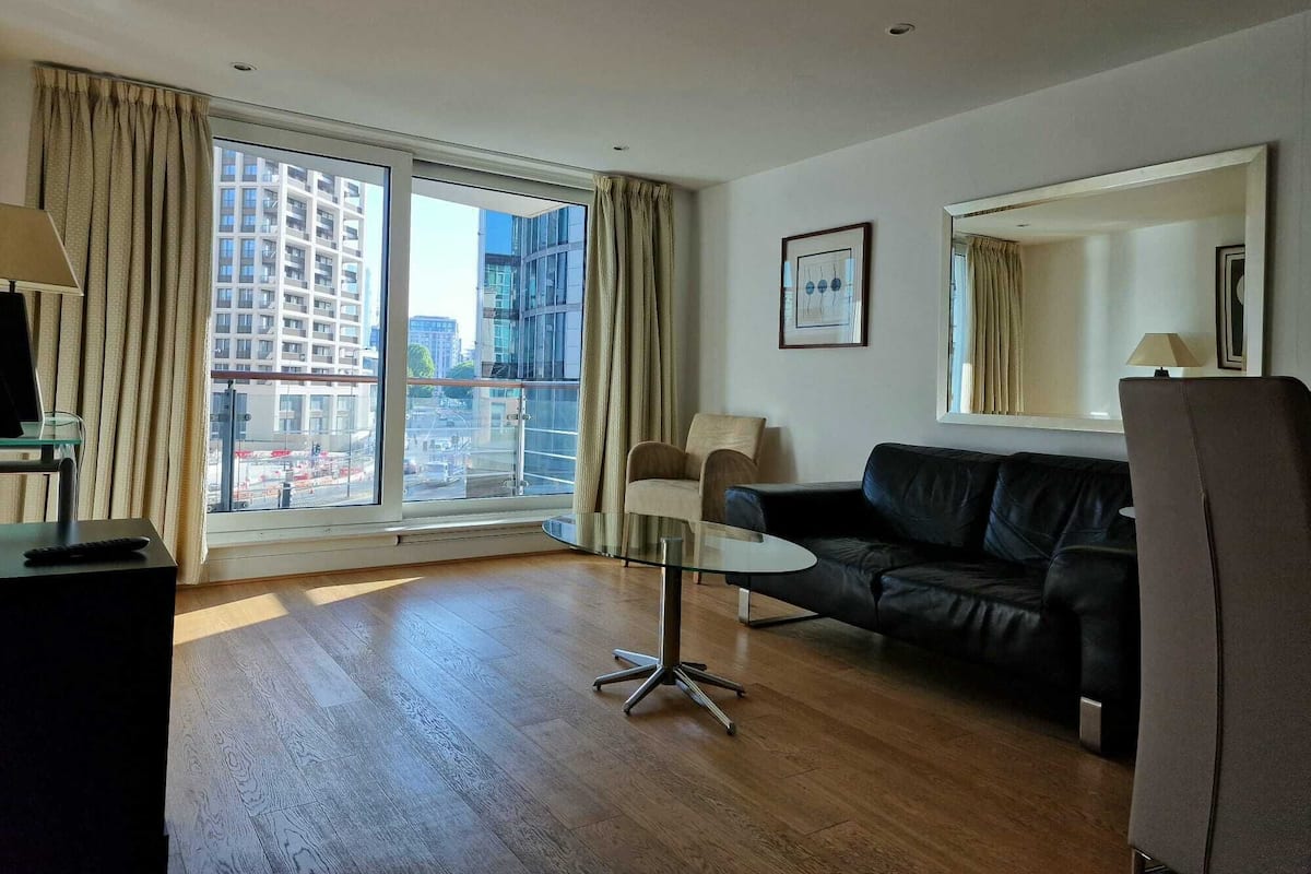 Standard Apartment, Balcony, River View | Living area